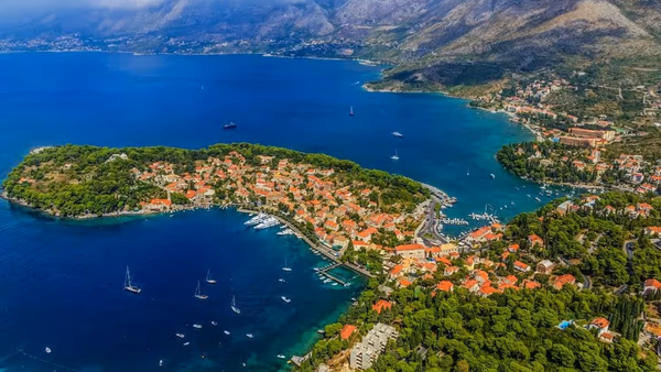 Map showing bus line 10 route between Dubrovnik and Cavtat, Croatia along the coast
