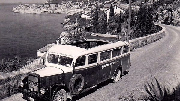 Dubrovnik public bus guide infographic