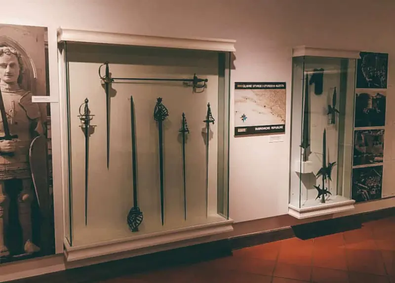 Glass cases with historical arms, weapons and firearms.