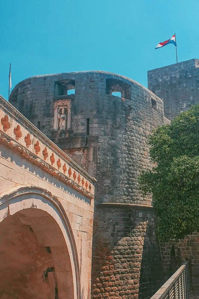 Western Pile Gate with drawbridge and outer defenses.