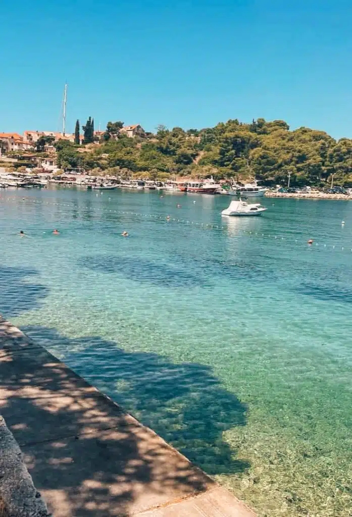 Gradska Plaža Cavtat has  a mixed beach profile